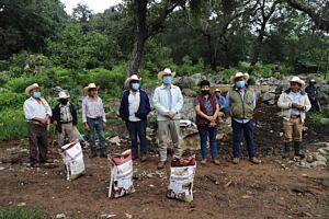 Realiza SEDEA la entrega de fertilizante organico y semillas en Jalpan de Serra 1