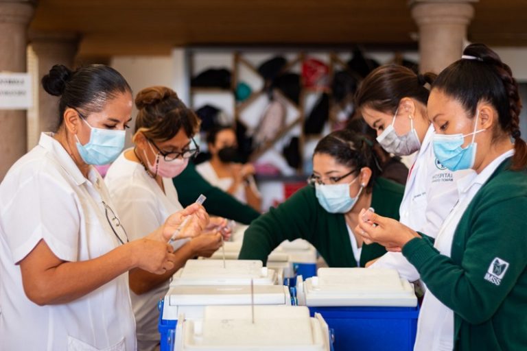 Vacunarán en SJR a 8 mil 422 trabajadores de educación Vacunarán en SJR a 8 mil 422 trabajadores de educación