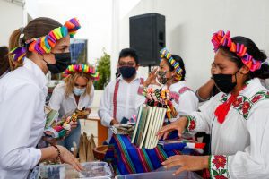 Reconoce Car Herrera de Kuri las tradiciones, gastronomía y artesanías de Amealco