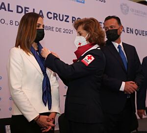 Car Herrera recibió nombramiento como presidenta Honoraria de Cruz Roja