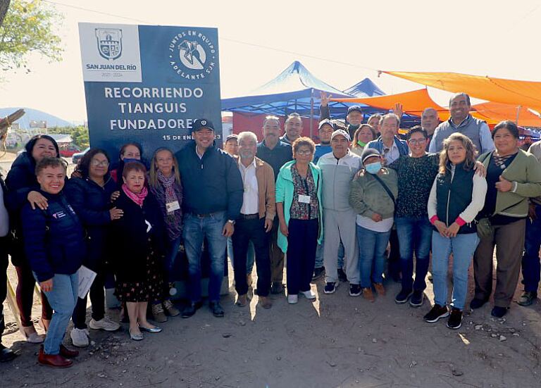 Roberto Cabrera visita Tianguis Villa Fundadores